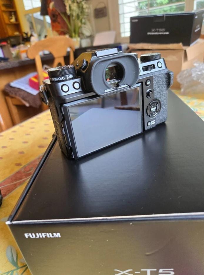 Fujifilm X-T5 Mirrorless Camera with XF18-55mm F2.8-4 R LM OIS Lens - Black-MINT