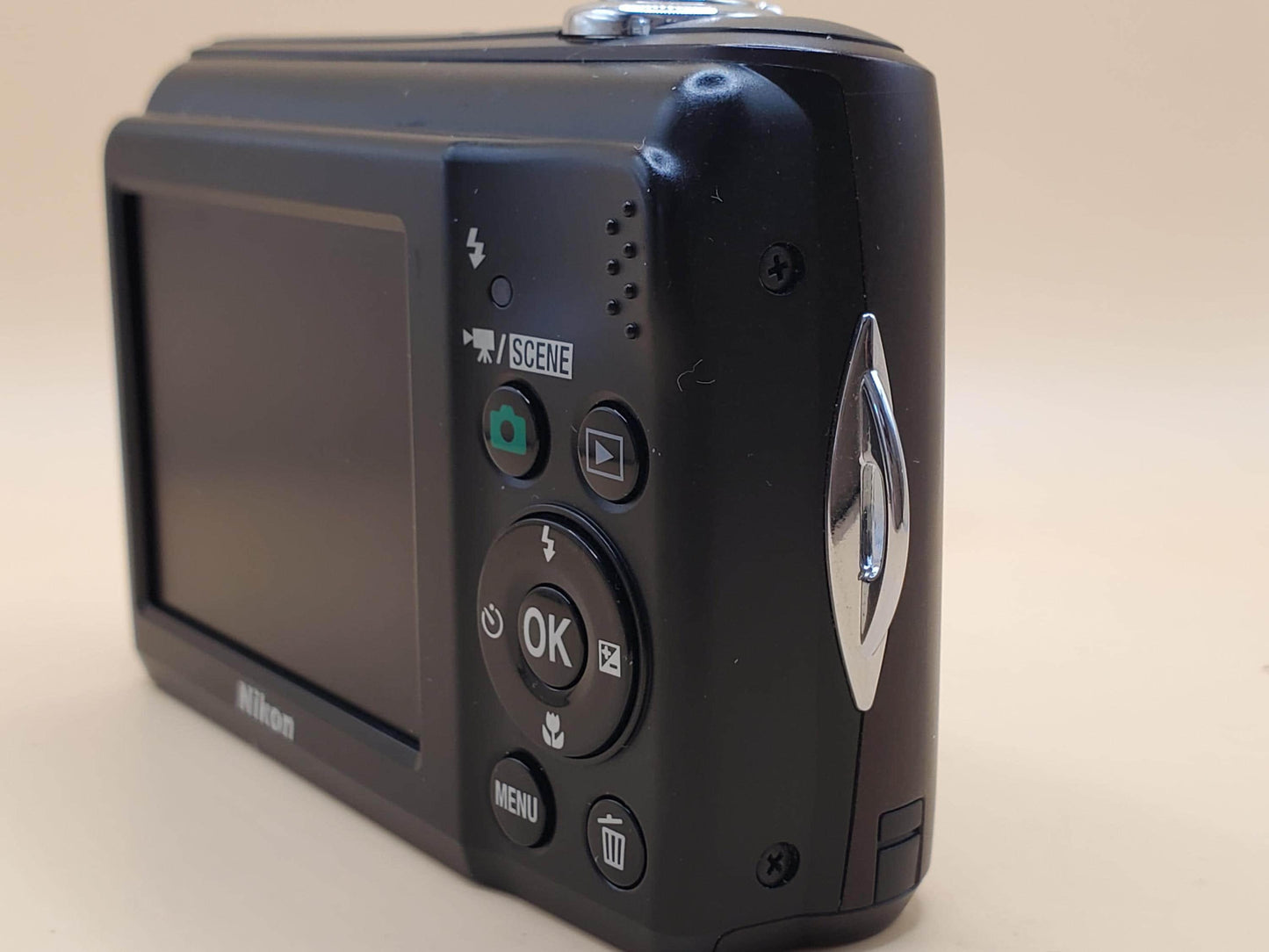 Nikon COOLPIX L21 Digital Camera 8MP 3.6x Optical Zoom Image Stabilization