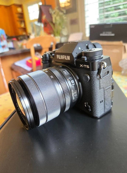 Fujifilm X-T5 Mirrorless Camera with XF18-55mm F2.8-4 R LM OIS Lens - Black-MINT