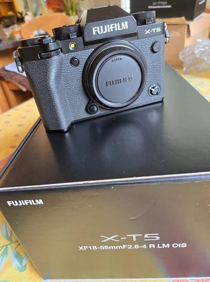 Fujifilm X-T5 Mirrorless Camera with XF18-55mm F2.8-4 R LM OIS Lens - Black-MINT