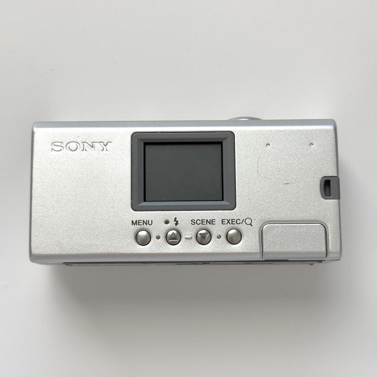 Pre-Owend Sony CyberShot U40 Mini Digital Camera Bundle