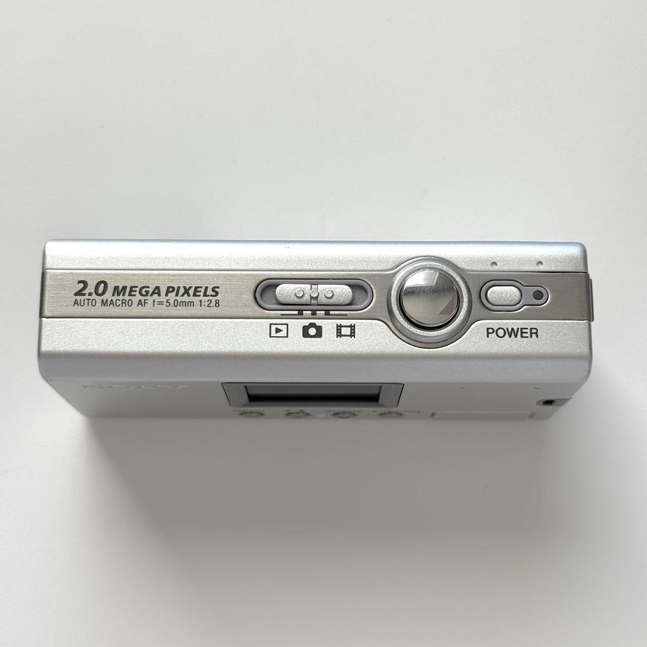 Pre-Owend Sony CyberShot U40 Mini Digital Camera Bundle