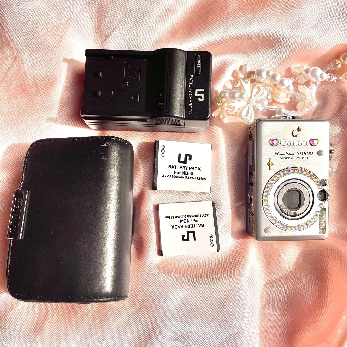 Canon PowerShot SD 600 near mint condition Digital Elph y2k aesthetic decorated digicam with beaded strap, full set PreOwned